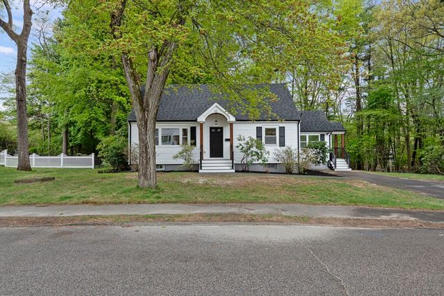 53 Highland St, Walpole, MA 02081