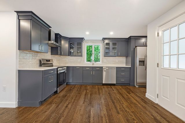53 Highland St, Walpole, MA 02081