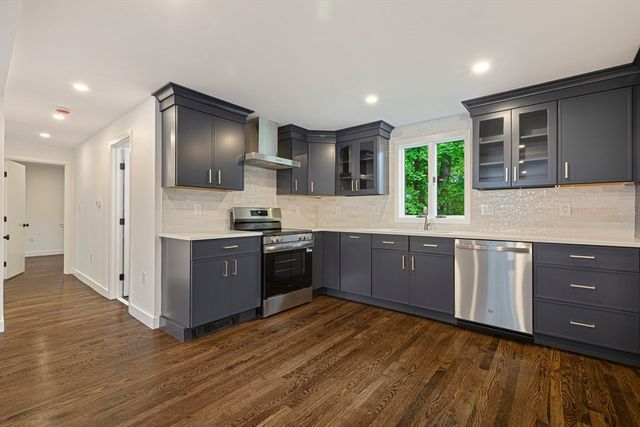 53 Highland St, Walpole, MA 02081