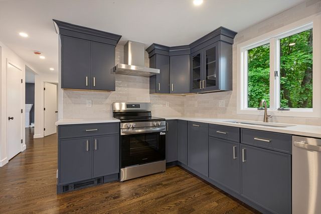 53 Highland St, Walpole, MA 02081