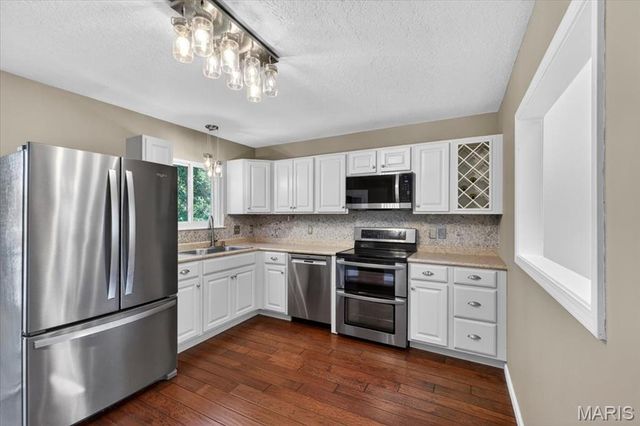 2401 Balaji Court, Ballwin, MO 63011