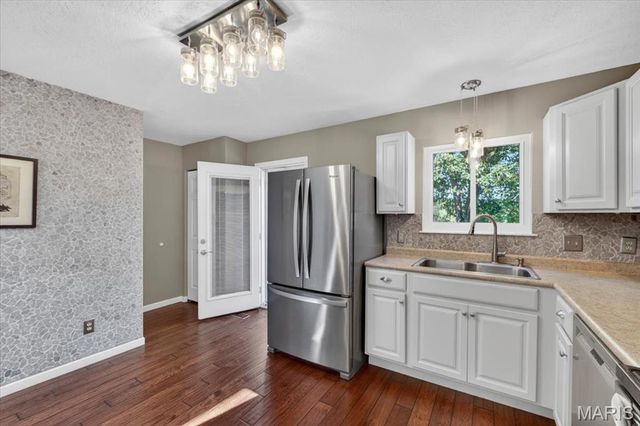 2401 Balaji Court, Ballwin, MO 63011