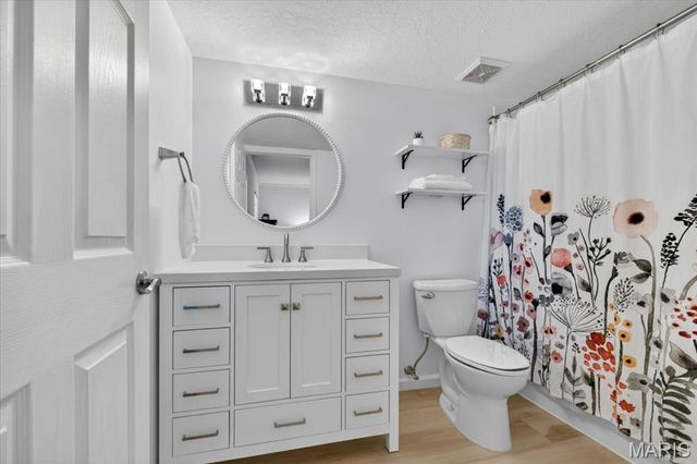2401 Balaji Court, Ballwin, MO 63011