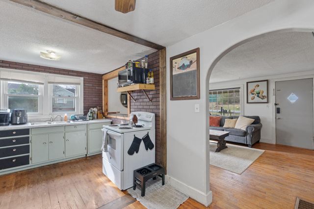 910 NW Georgetown Road NW, Cleveland, TN 37311