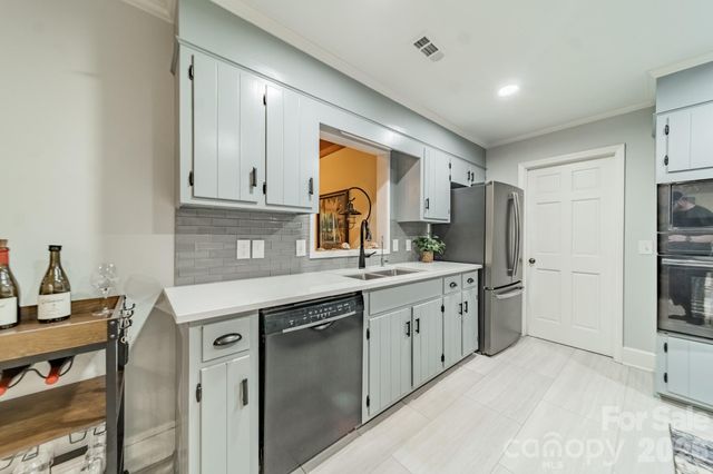7400 Sample Road, Huntersville, NC 28078