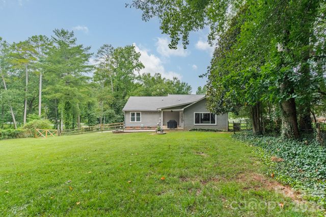 7400 Sample Road, Huntersville, NC 28078