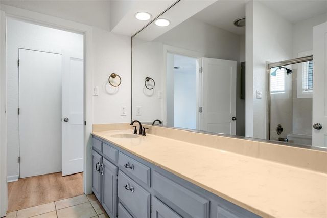 6 Sunview RD, The Hills, TX 78738