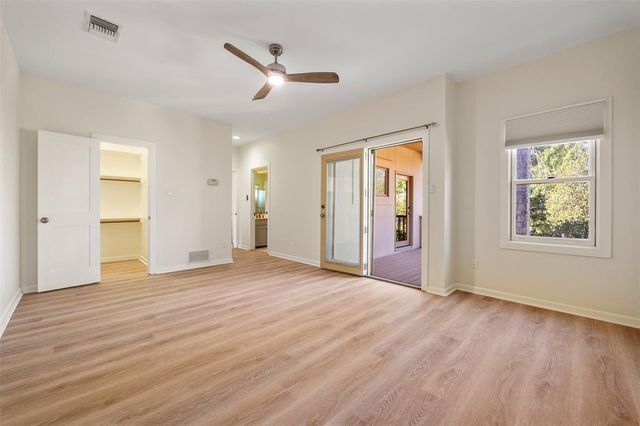 6 Sunview RD, The Hills, TX 78738