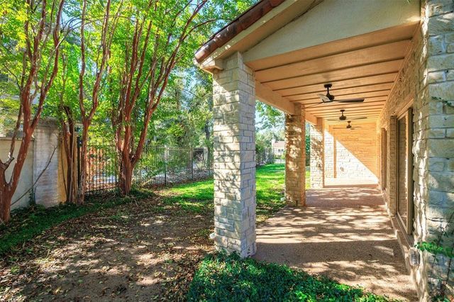 6 Sunview RD, The Hills, TX 78738