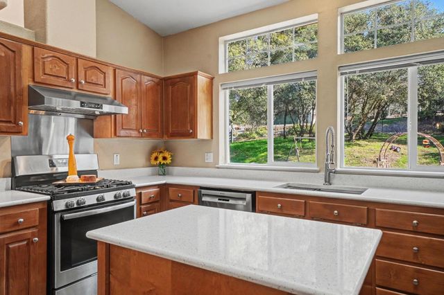 4381 Lombardi Dr, Mokelumne Hill, CA 95245