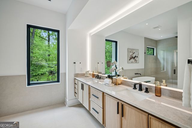 1253 Mayfair Drive NE, Brookhaven, GA 30324