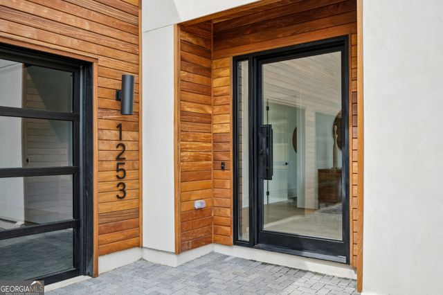 1253 Mayfair Drive NE, Brookhaven, GA 30324