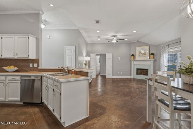 459 Oak Lawn Drive, Pearl, MS 39208