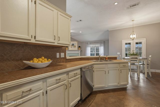 459 Oak Lawn Drive, Pearl, MS 39208