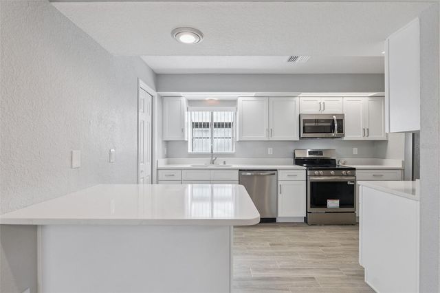 1932 MAPLE CIRCLE 1932, Tavares, FL 32778