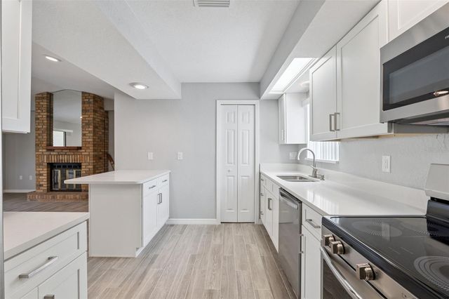 1932 MAPLE CIRCLE 1932, Tavares, FL 32778