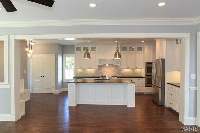 420 W Rose Hill, St Louis, MO 63122