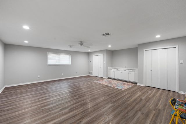 1002 W Elizabeth Drive, Robinson, TX 76706