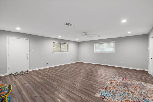 1002 W Elizabeth Drive, Robinson, TX 76706