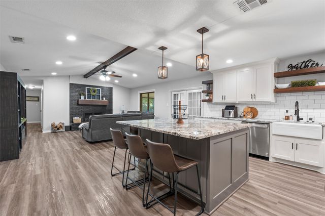 1002 W Elizabeth Drive, Robinson, TX 76706