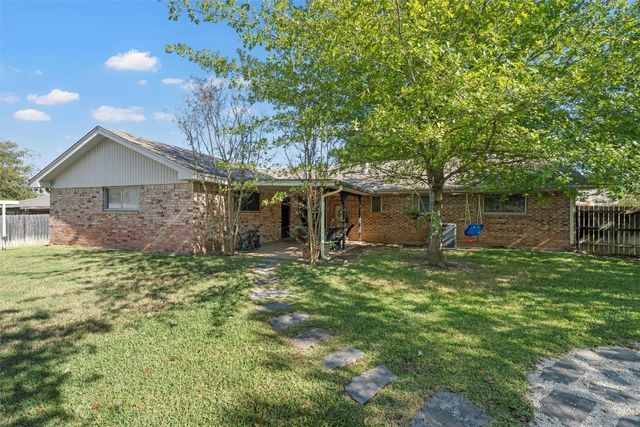 1002 W Elizabeth Drive, Robinson, TX 76706