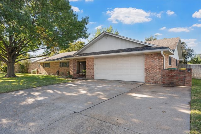 1002 W Elizabeth Drive, Robinson, TX 76706