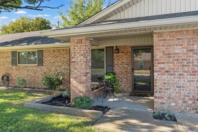 1002 W Elizabeth Drive, Robinson, TX 76706