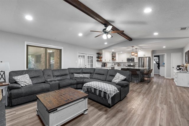 1002 W Elizabeth Drive, Robinson, TX 76706