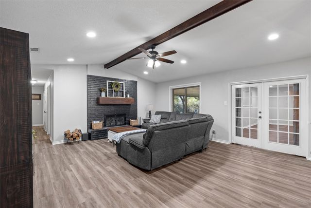 1002 W Elizabeth Drive, Robinson, TX 76706