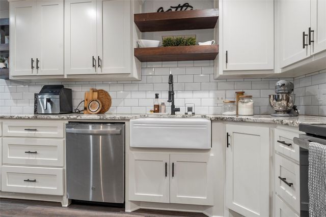 1002 W Elizabeth Drive, Robinson, TX 76706