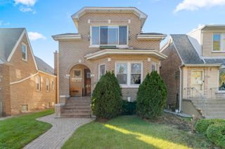 6049 W Roscoe Street, Chicago, IL 60634