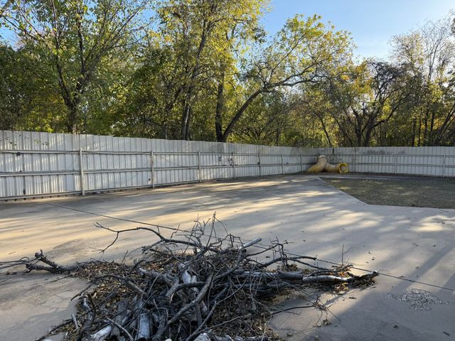 413 W Kennedale Parkway, Kennedale, TX 76060