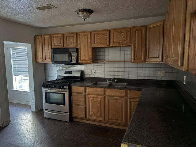 413 W Kennedale Parkway, Kennedale, TX 76060