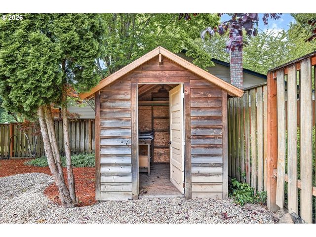 1395 Se 64TH Ct, Hillsboro, OR 97123