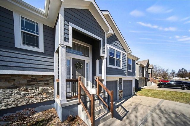 1302 Regency Drive, Kearney, MO 64060