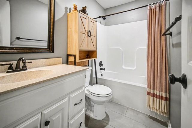 1302 Regency Drive, Kearney, MO 64060