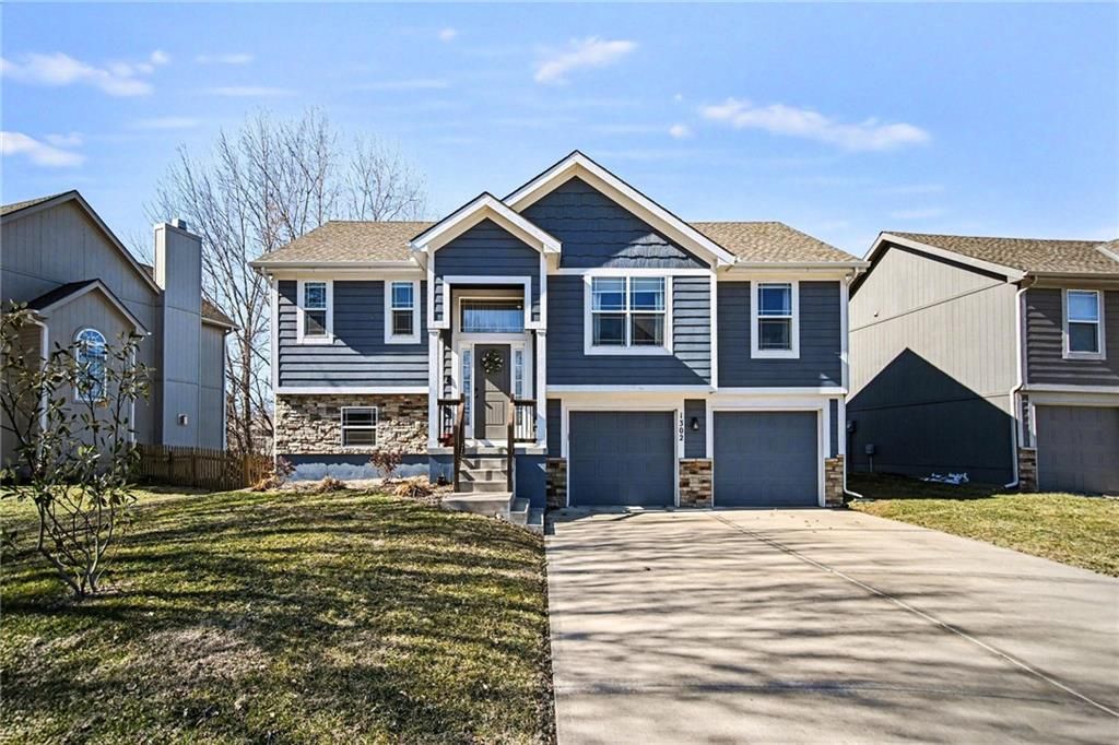 1302 Regency Drive, Kearney, MO 64060