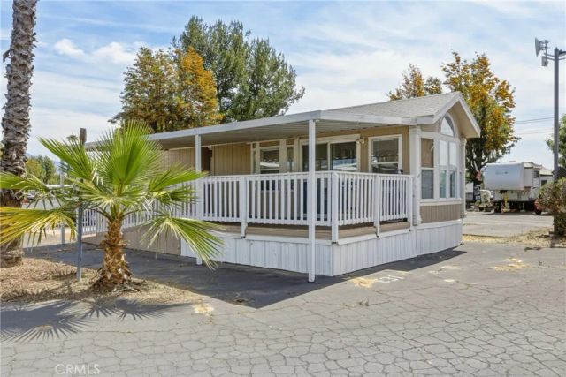 2750 W Acacia Ave, Hemet, CA 92545