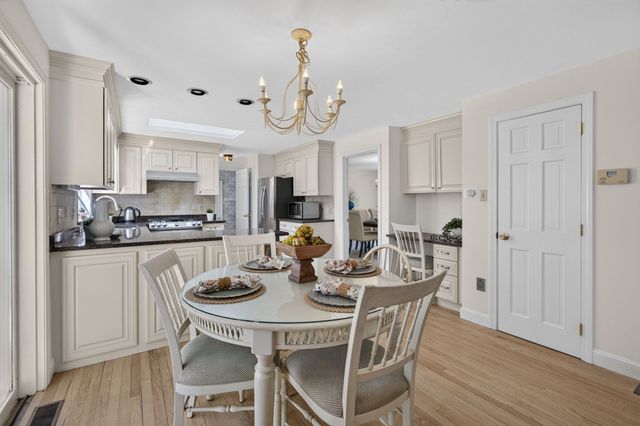 132 Brentwood Cir, North Andover, MA 01845