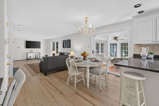 132 Brentwood Cir, North Andover, MA 01845