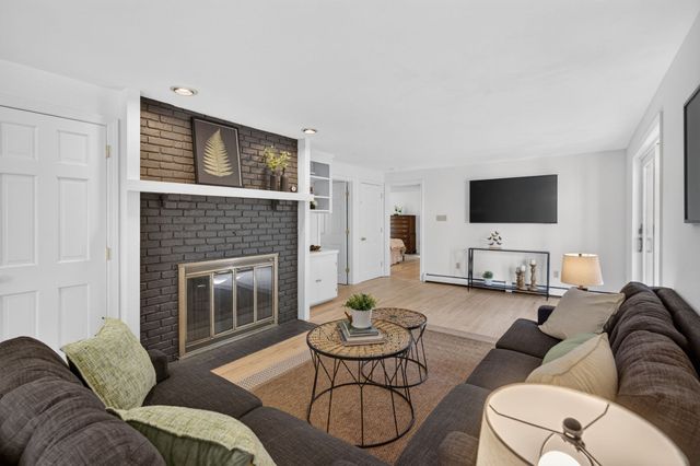 132 Brentwood Cir, North Andover, MA 01845