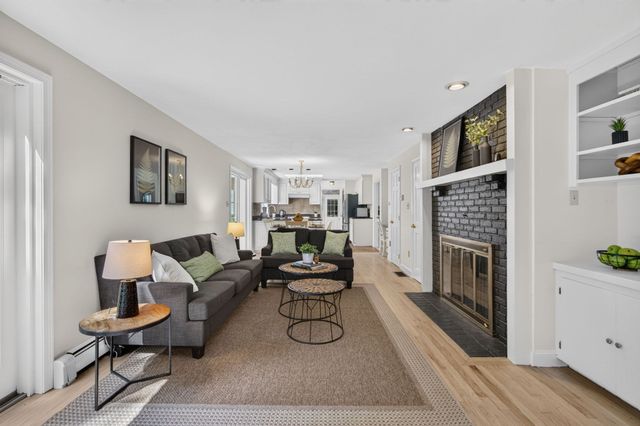 132 Brentwood Cir, North Andover, MA 01845