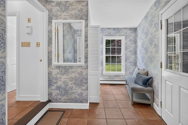 132 Brentwood Cir, North Andover, MA 01845