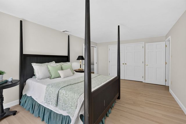 132 Brentwood Cir, North Andover, MA 01845