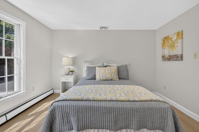 132 Brentwood Cir, North Andover, MA 01845