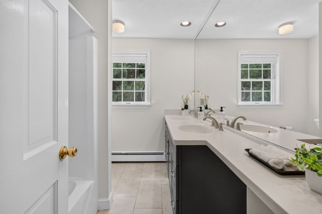 132 Brentwood Cir, North Andover, MA 01845