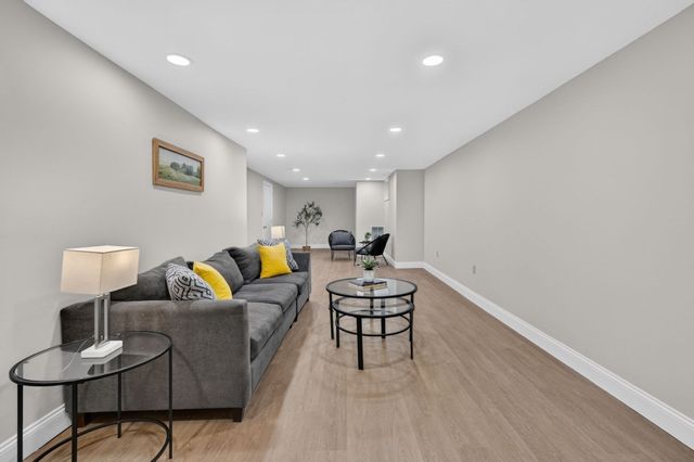 132 Brentwood Cir, North Andover, MA 01845