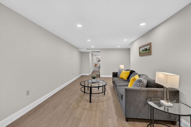 132 Brentwood Cir, North Andover, MA 01845