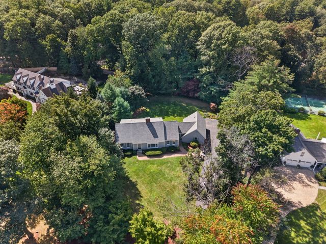 132 Brentwood Cir, North Andover, MA 01845