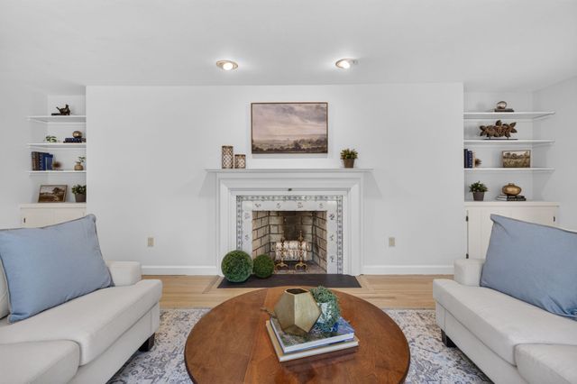 132 Brentwood Cir, North Andover, MA 01845